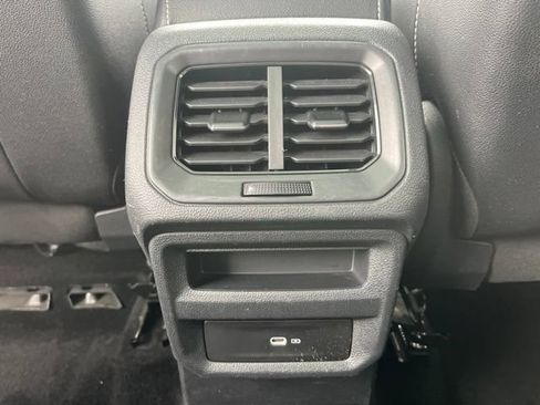 Used 2023 Volkswagen Taos SE AWD/4WD image 15