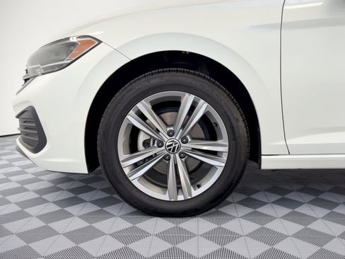 Used 2024 Volkswagen Jetta SE w/ Panoramic Sunroof Package FWD image 13