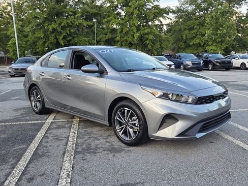 Used 2024 Kia Forte LXS FWD image 3