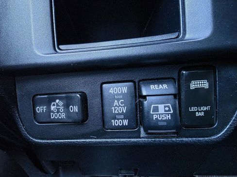 Used 2017 Toyota Tacoma TRD Off-Road image 22