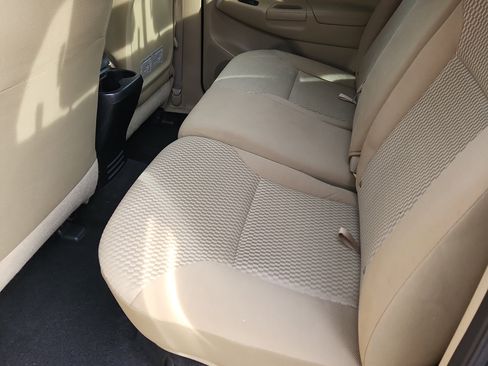 Used 2014 Toyota Tacoma 4x4 Double Cab w/ SR5 Package image 9