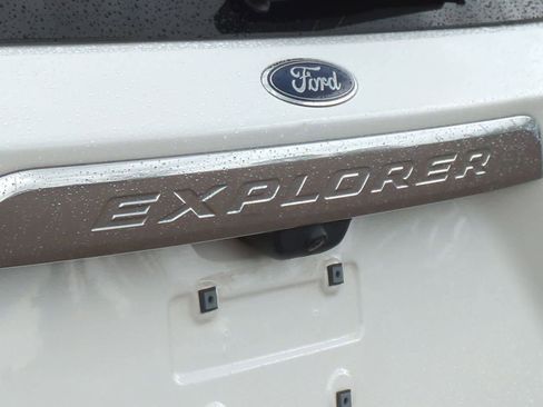 Used 2023 Ford Explorer Platinum w/ Technology Package AWD/4WD image 13