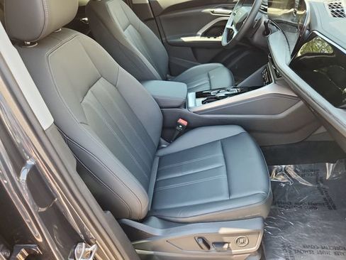 Used 2025 Audi Q5 Premium Plus w/ Premium Plus AWD/4WD image 12