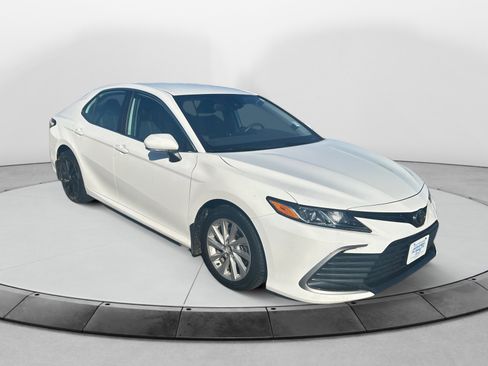 Used 2023 Toyota Camry LE w/ Convenience Package image 7