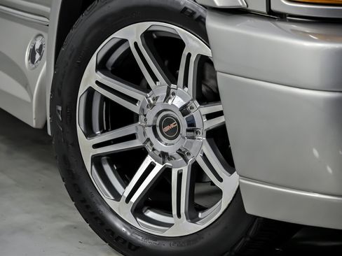 Used 2018 GMC Savana 2500 Extended w/ Enhanced Convenience Package image 4