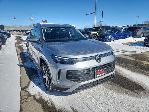 New 2026 Volkswagen Tiguan SE AWD/4WD image 1