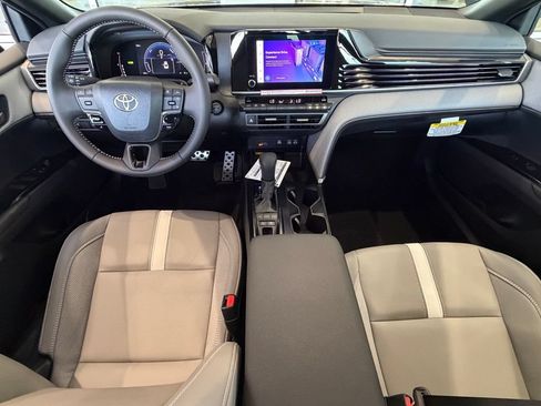 Certified 2026 Toyota Camry SE FWD image 33