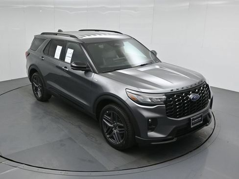 Certified 2025 Ford Explorer ST-Line w/ ST-Line Street Pack image 40