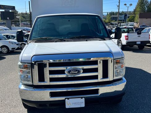 Used 2016 Ford E-350 and Econoline 350 Super Duty image 2