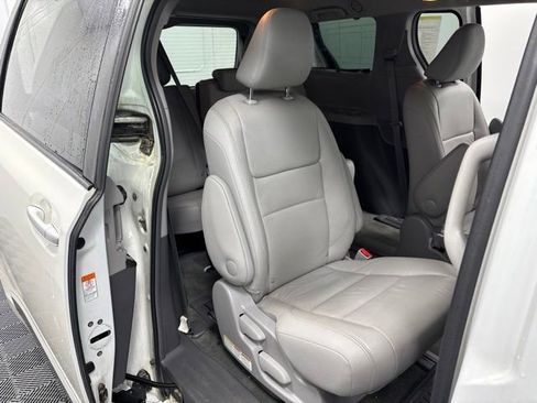 Used 2017 Toyota Sienna XLE Premium AWD/4WD image 16