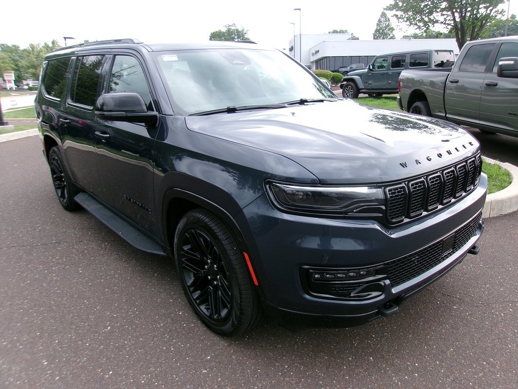 Used 2024 Jeep Wagoneer L Series II AWD/4WD image 2