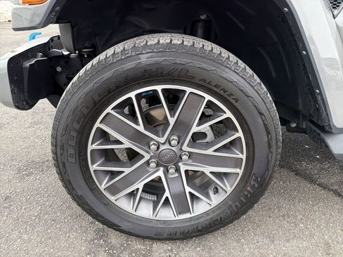 Used 2022 Jeep Wrangler Unlimited Sahara image 31