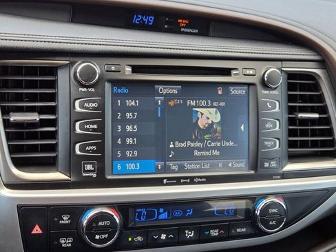 Used 2017 Toyota Highlander Limited image 12