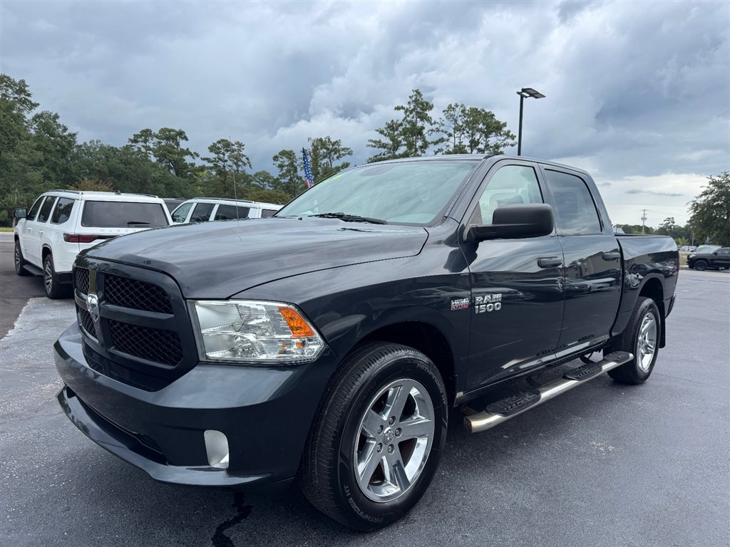 Used 2017 RAM 1500 Express AWD/4WD image 4