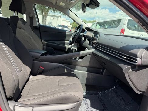 Used 2025 Hyundai Elantra SEL FWD image 29