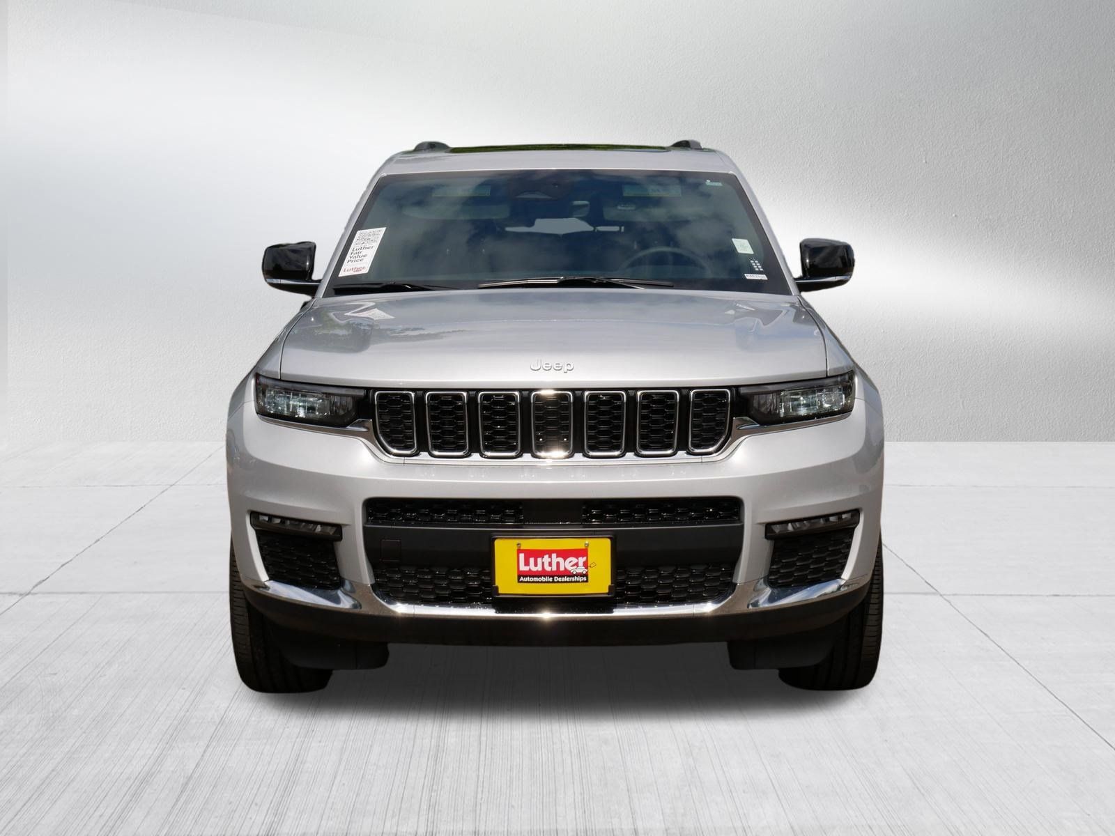 Used 2025 Jeep Grand Cherokee L Limited w/ Trailer Tow Package AWD/4WD image 2
