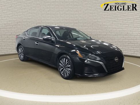 Certified 2025 Nissan Altima 2.5 SV image 3