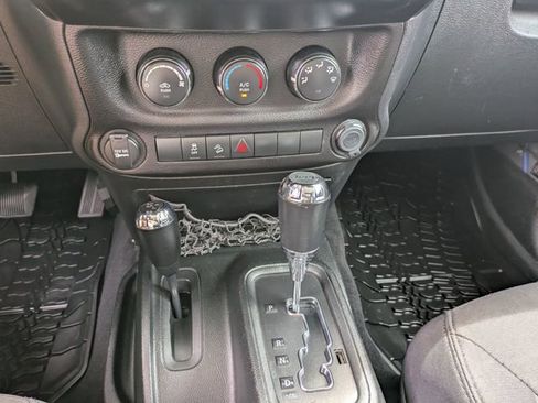 Used 2018 Jeep Wrangler Sport AWD/4WD image 18