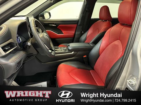 Used 2022 Toyota Highlander XSE image 11