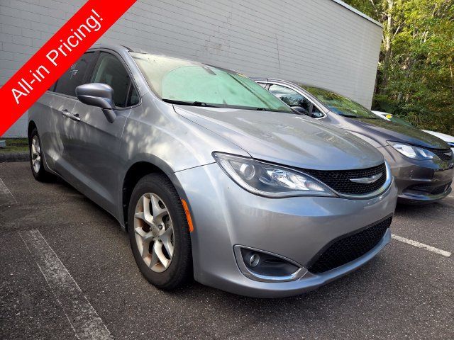 Used 2018 Chrysler Pacifica Touring Plus w/ Tire & Wheel Group FWD image 3