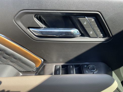 New 2025 GMC Canyon Denali w/ LPO, Denali Black Edition image 59