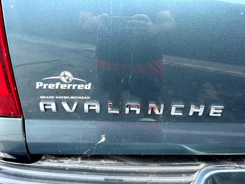 Used 2012 Chevrolet Avalanche LT image 6