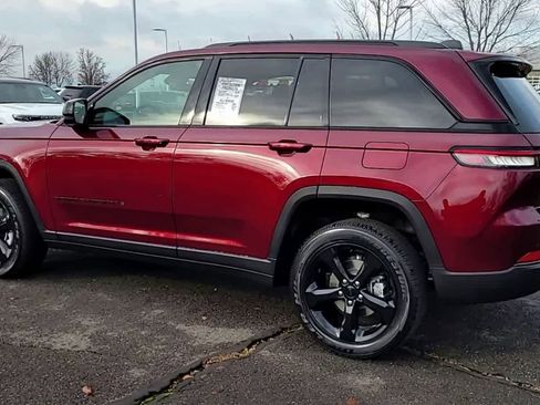 New 2025 Jeep Grand Cherokee Altitude image 6