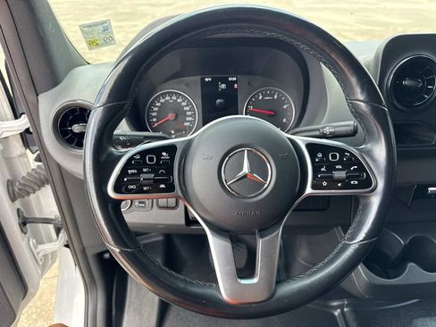 Used 2021 Mercedes-Benz Sprinter 2500 image 39
