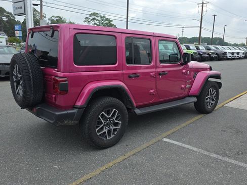 Used 2024 Jeep Wrangler Unlimited Sahara w/ Technology Group AWD/4WD image 6