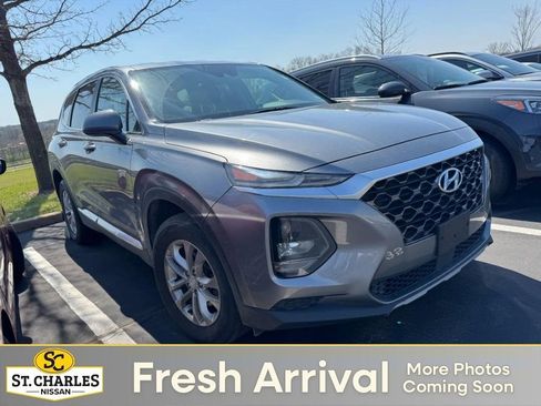 Used 2019 Hyundai Santa Fe SE image 1