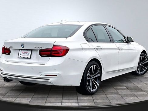 Used 2018 BMW 330i xDrive Sedan w/ Convenience Package AWD/4WD image 5