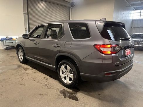 Used 2023 Honda Pilot LX image 5