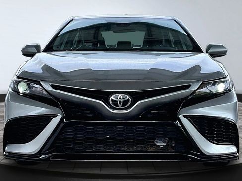 Used 2021 Toyota Camry SE FWD image 2