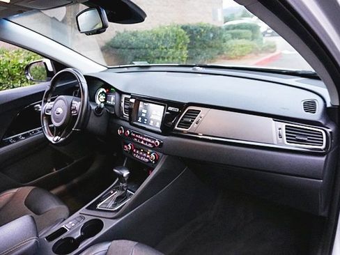Used 2019 Kia Niro EX image 10