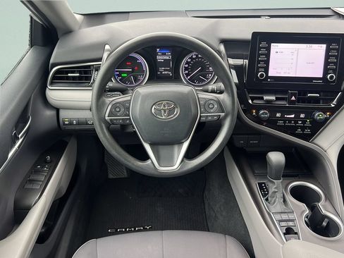 Used 2022 Toyota Camry LE FWD image 11