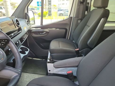 Used 2025 Mercedes-Benz Sprinter 2500 image 16