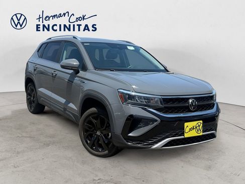 Certified 2023 Volkswagen Taos SE w/ Black Wheel Package FWD image 7