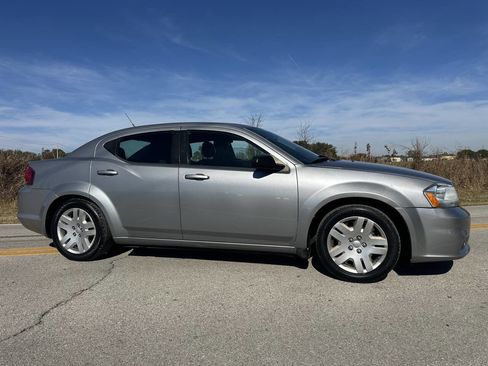 Used 2013 Dodge Avenger SE image 1