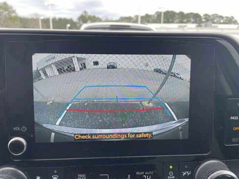 Used 2024 Toyota Highlander LE image 40