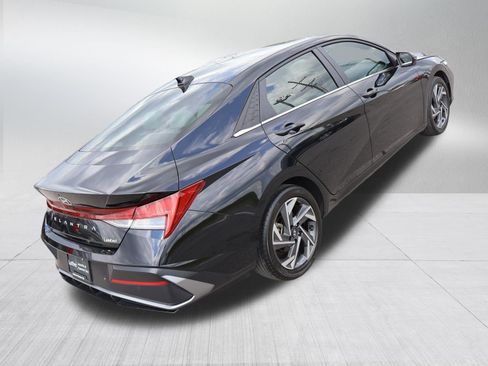 Used 2024 Hyundai Elantra Limited FWD image 6