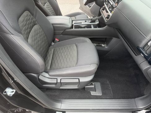 Certified 2025 Nissan Pathfinder SV FWD image 28