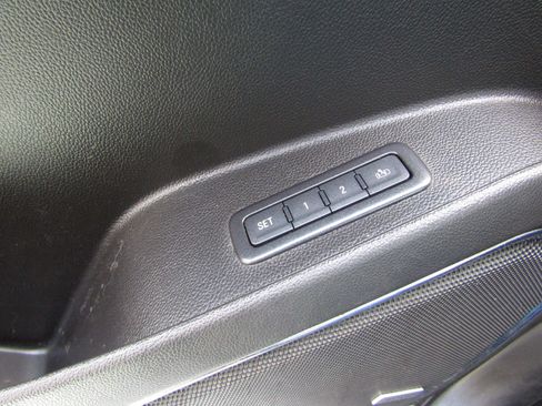 Used 2018 Chevrolet Suburban LT image 34