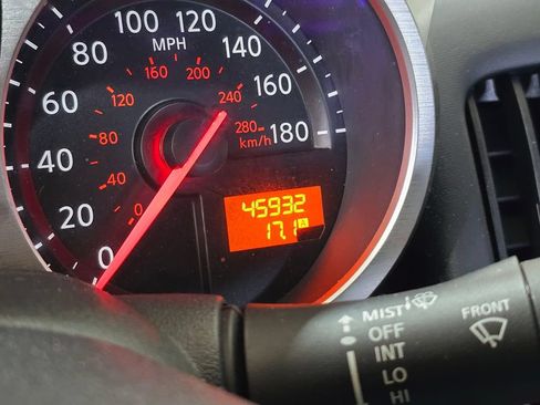 Used 2017 Nissan 370Z Coupe RWD image 18