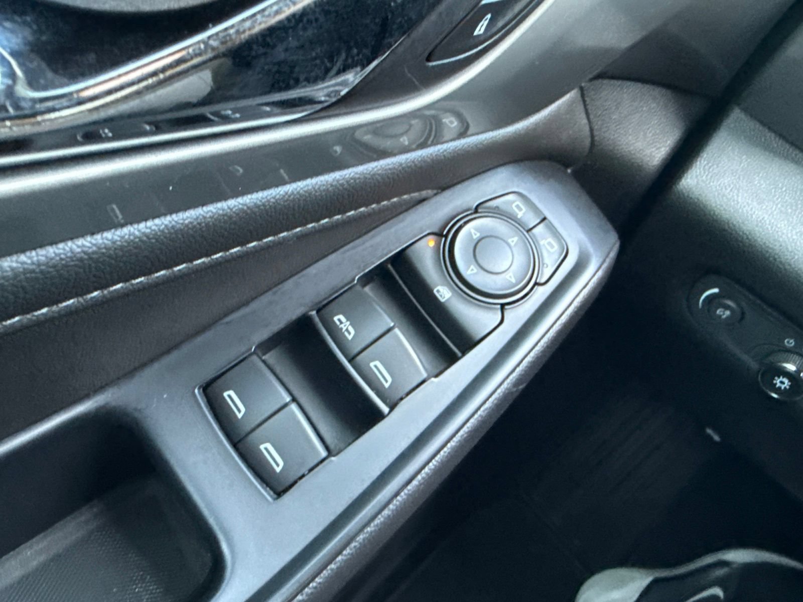 Used 2023 Chevrolet Traverse LT AWD/4WD image 39