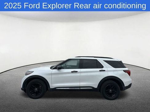 Used 2025 Ford Explorer Active AWD/4WD image 13