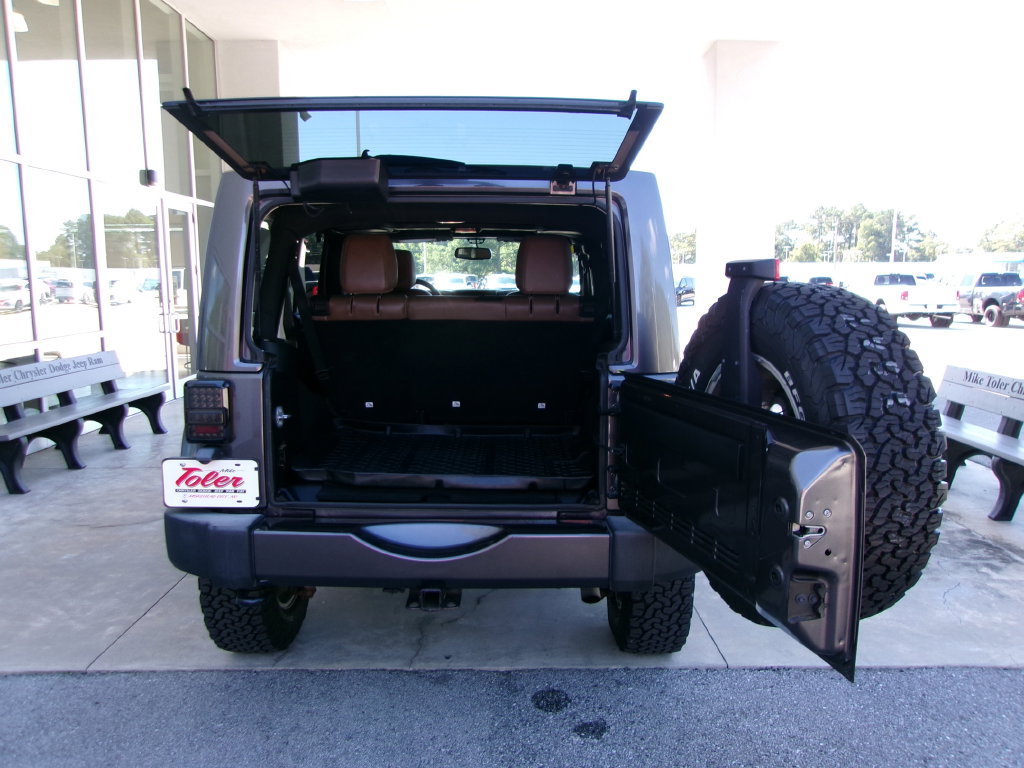 Used 2016 Jeep Wrangler Unlimited Sahara w/ Max Tow Package AWD/4WD image 23
