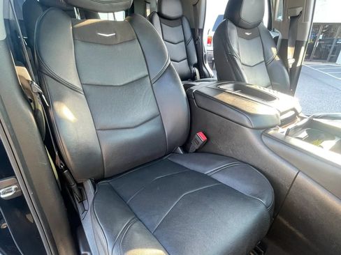 Used 2016 Cadillac Escalade Premium AWD/4WD image 12