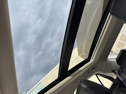 Used 2023 Chrysler 300 Touring L w/ Popular Equipment Group image 28