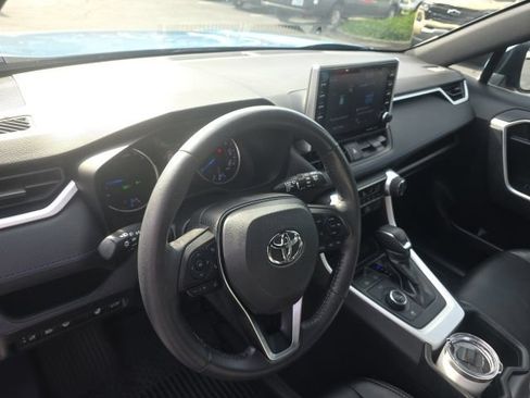 Used 2022 Toyota RAV4 SE w/ Convenience Package AWD/4WD image 17