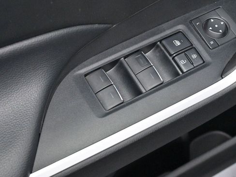 Used 2022 Toyota RAV4 XLE w/ Convenience Package image 12